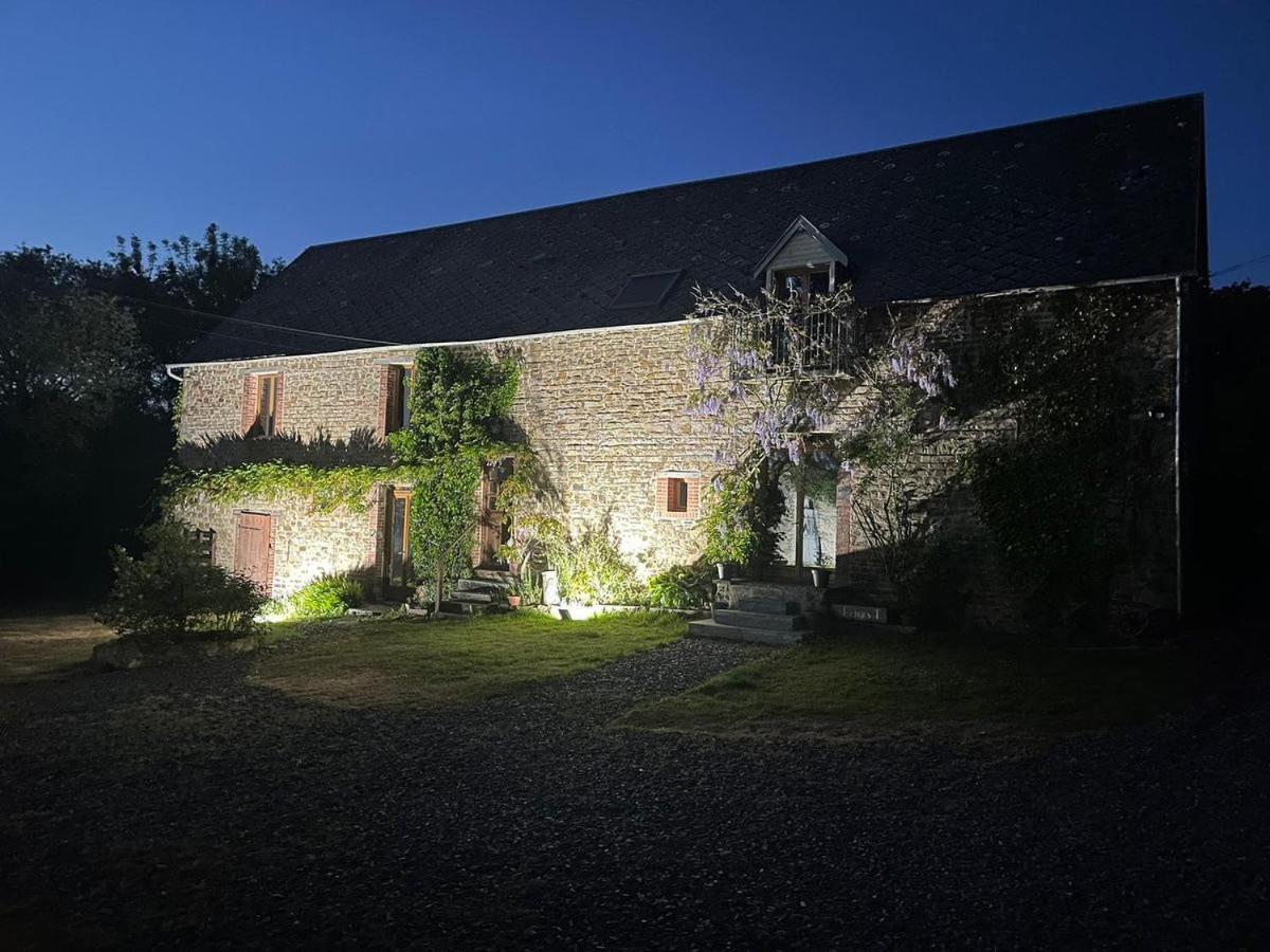 Les Rouges Terres Gites - La Vieille Grange Saint-Amand  エクステリア 写真